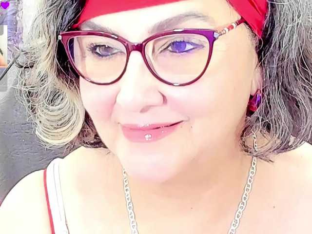 cataleya-mom live cam on BongaCams