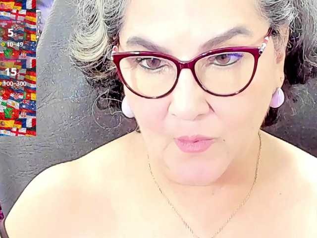 cataleya-mom live cam on BongaCams