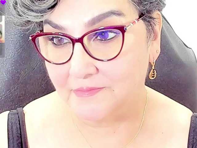 cataleya-mom live cam on BongaCams