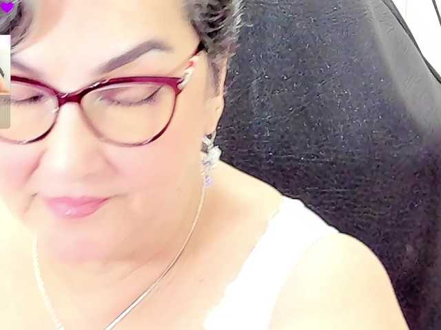 cataleya-mom live cam on BongaCams
