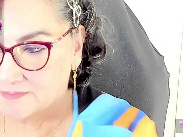 cataleya-mom live cam on BongaCams