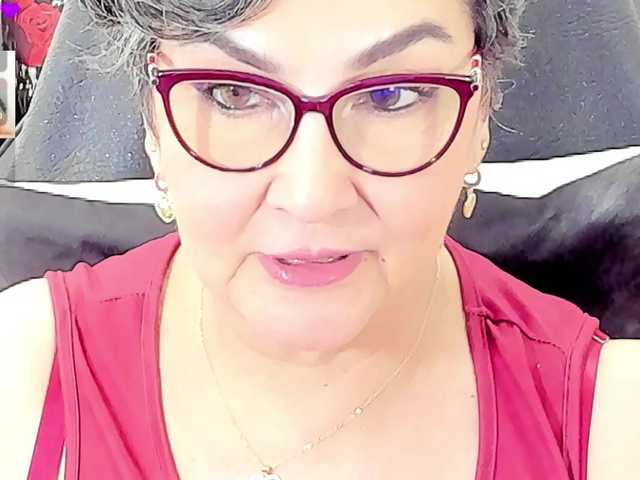 cataleya-mom live cam on BongaCams