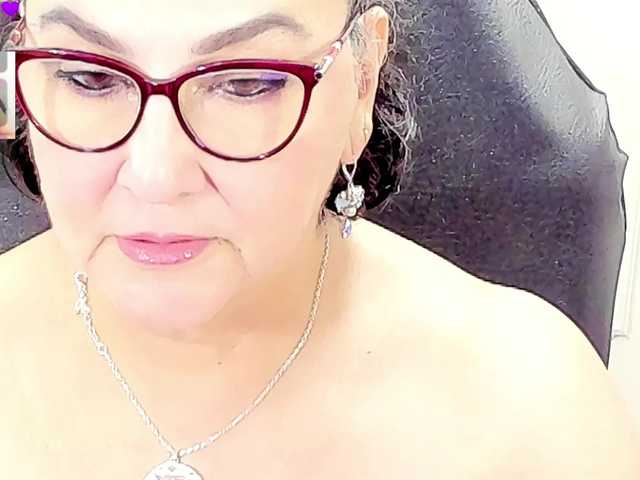 cataleya-mom live cam on BongaCams