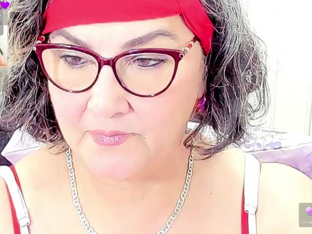 cataleya-mom live cam on BongaCams