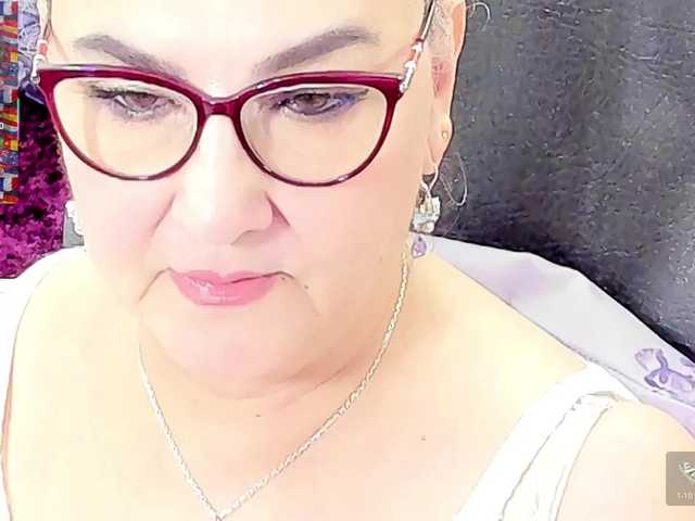 cataleya-mom live cam on BongaCams