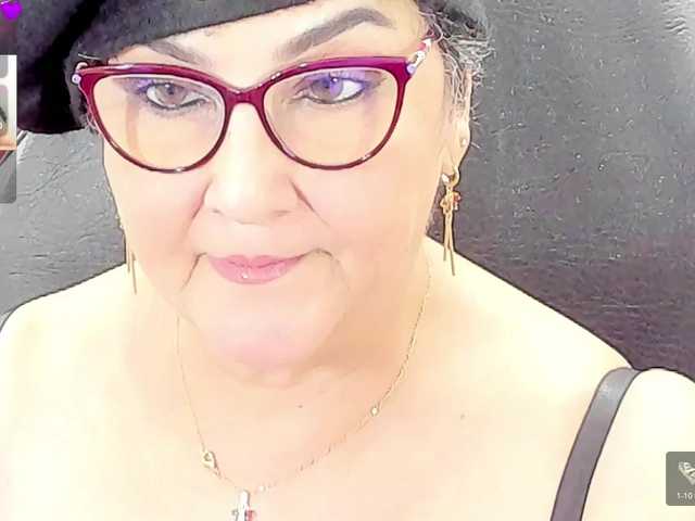 cataleya-mom live cam on BongaCams