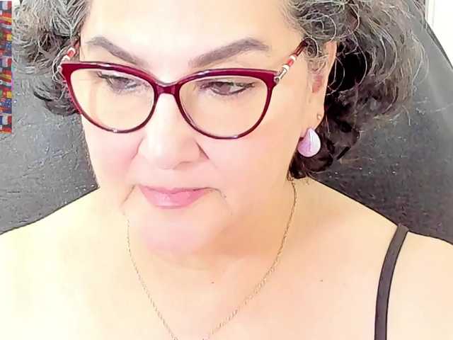 cataleya-mom live cam on BongaCams