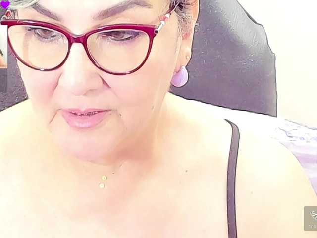cataleya-mom live cam on BongaCams