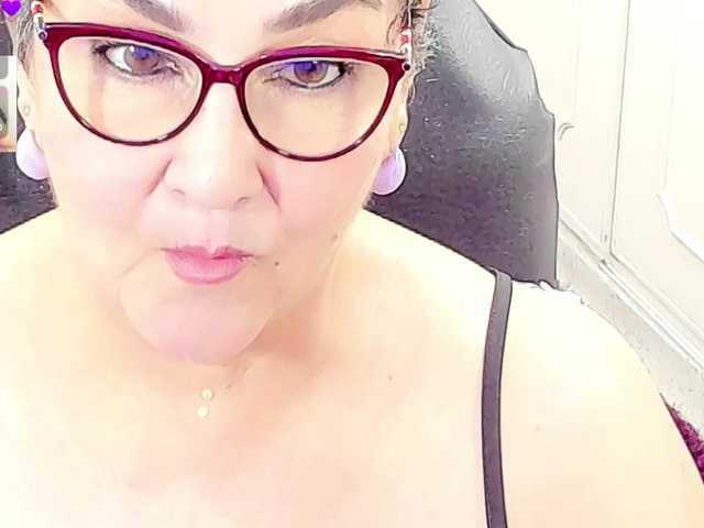 cataleya-mom live cam on BongaCams