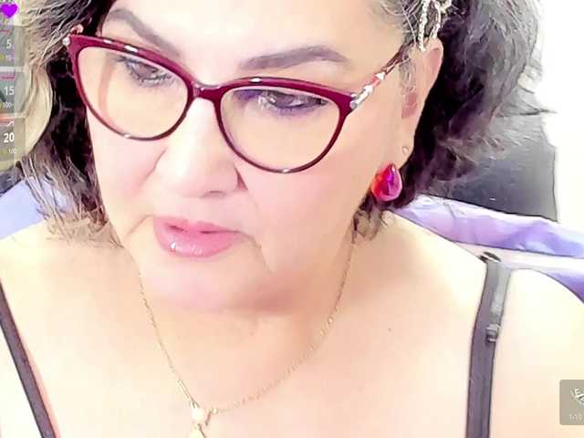 cataleya-mom live cam on BongaCams