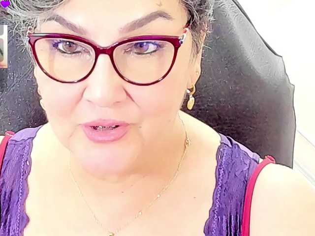 cataleya-mom live cam on BongaCams