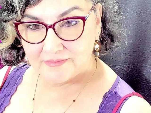 cataleya-mom live cam on BongaCams
