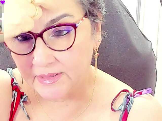 cataleya-mom live cam on BongaCams