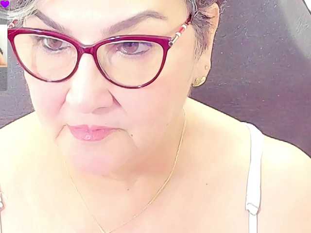 cataleya-mom live cam on BongaCams