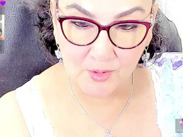 cataleya-mom live cam on BongaCams