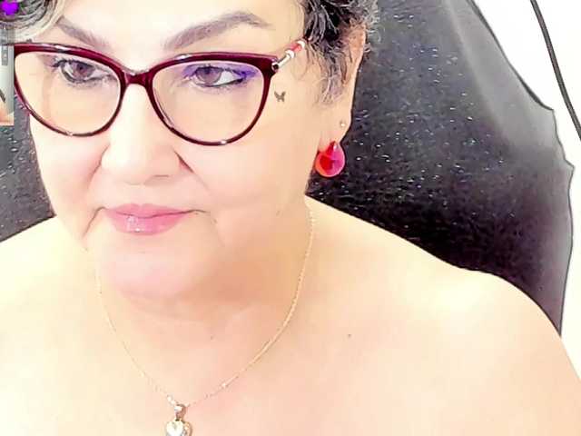 cataleya-mom live cam on BongaCams