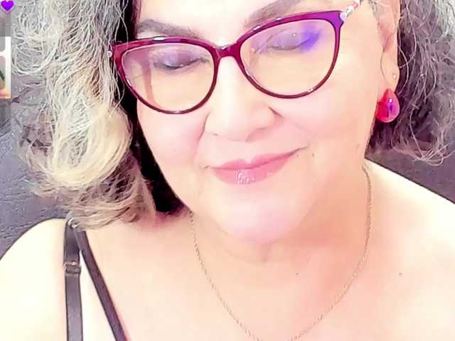 cataleya-mom live cam on BongaCams