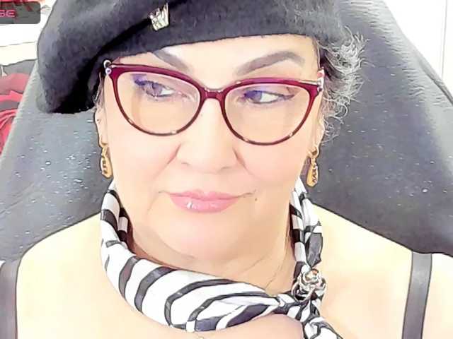 cataleya-mom live cam on BongaCams