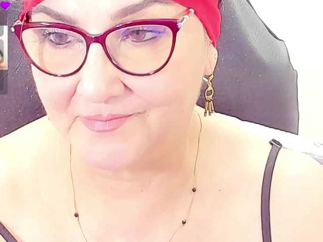 cataleya-mom live cam on BongaCams