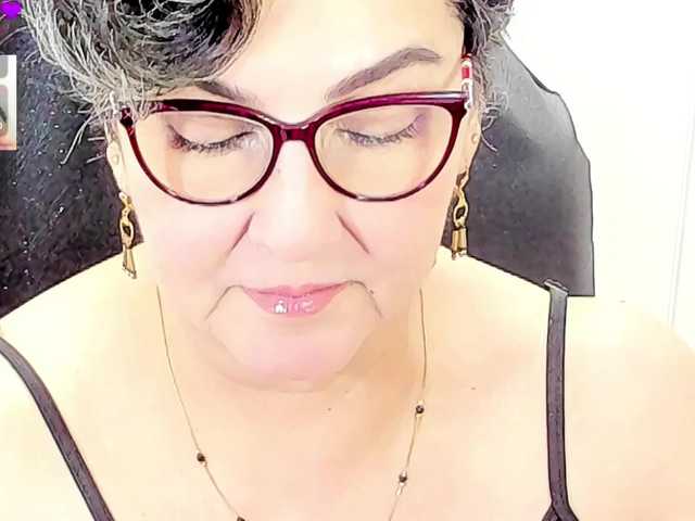 cataleya-mom live cam on BongaCams