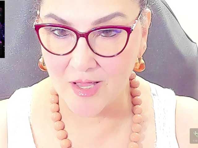 cataleya-mom live cam on BongaCams