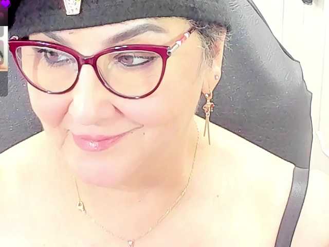 cataleya-mom live cam on BongaCams