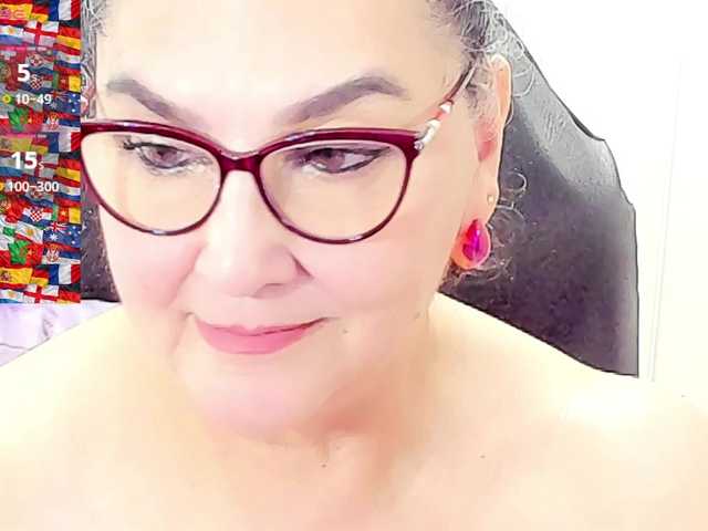 cataleya-mom live cam on BongaCams