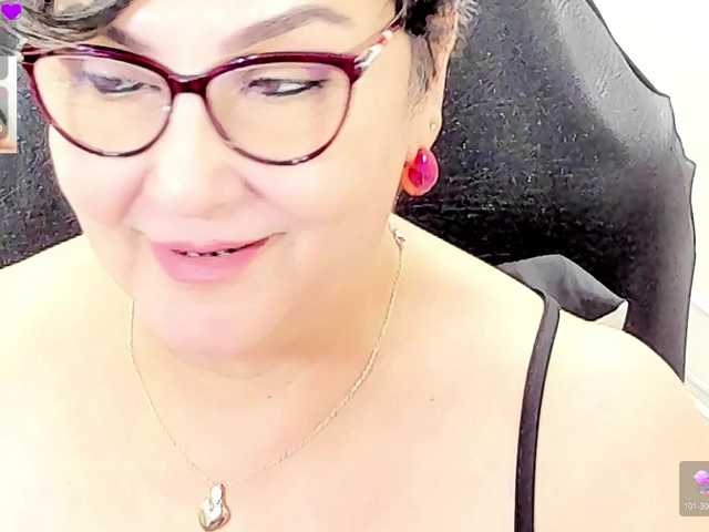 cataleya-mom live cam on BongaCams