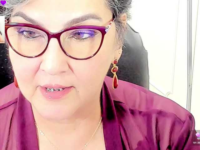 cataleya-mom live cam on BongaCams