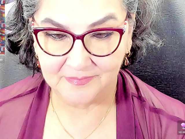 cataleya-mom live cam on UnifiedCams