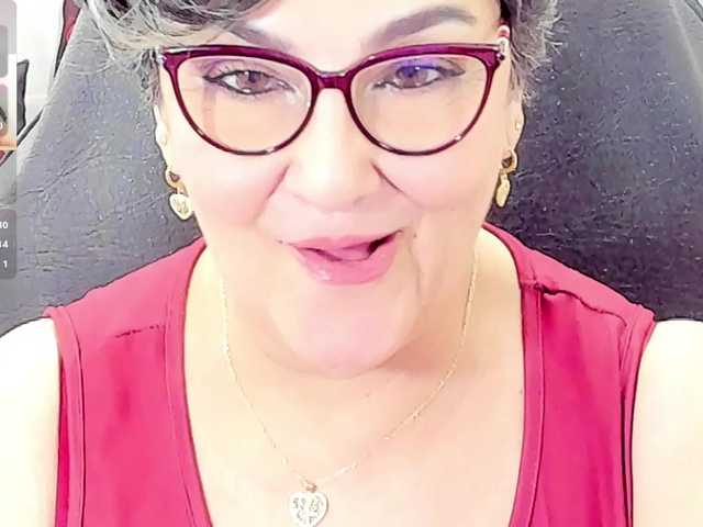 cataleya-mom live cam on BongaCams