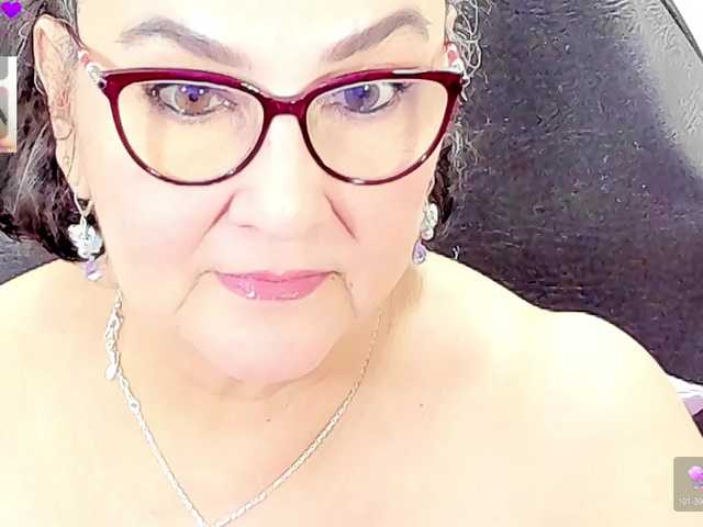 cataleya-mom live cam on BongaCams