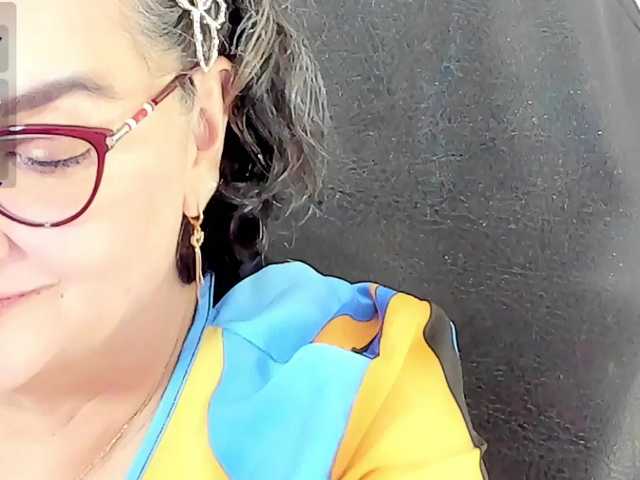 cataleya-mom live cam on BongaCams