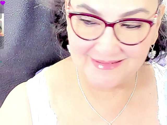 cataleya-mom live cam on BongaCams