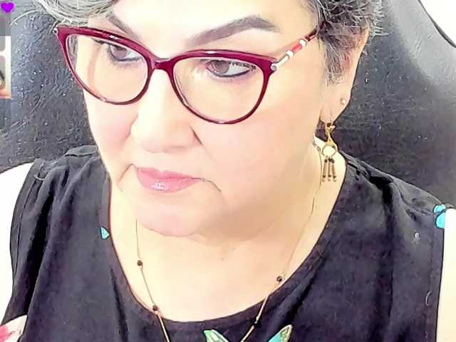 cataleya-mom live cam on BongaCams