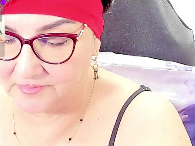 cataleya-mom live cam on BongaCams