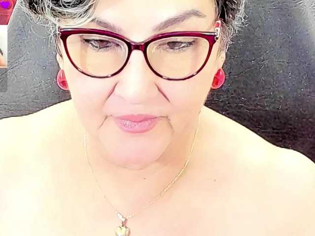 cataleya-mom live cam on BongaCams