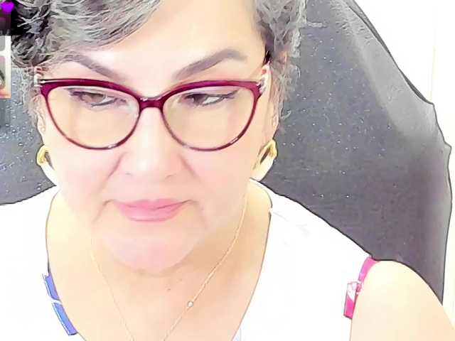 cataleya-mom live cam on BongaCams