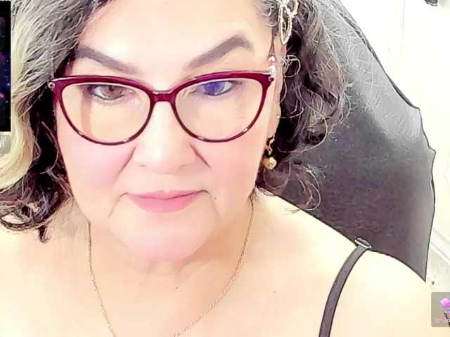 cataleya-mom live cam on BongaCams