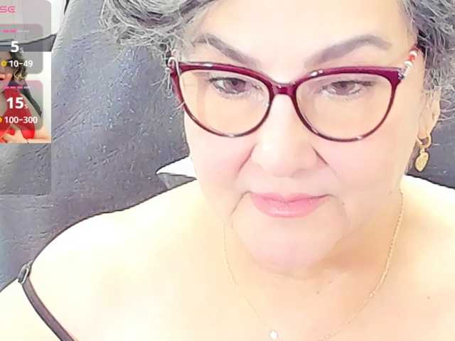 cataleya-mom live cam on BongaCams