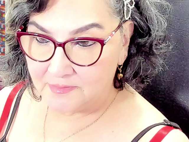 cataleya-mom live cam on BongaCams