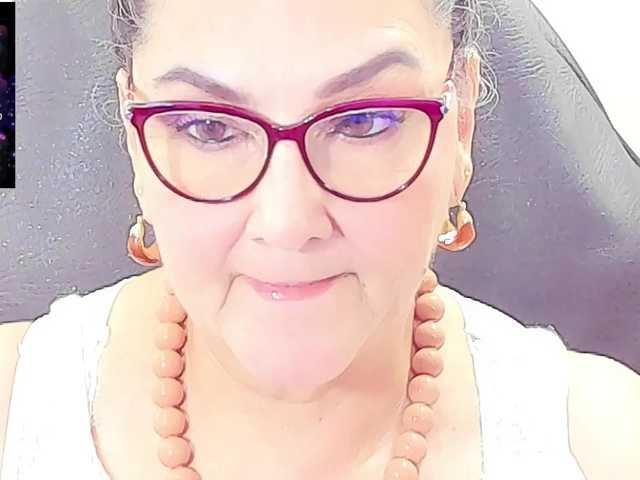 cataleya-mom live cam on BongaCams