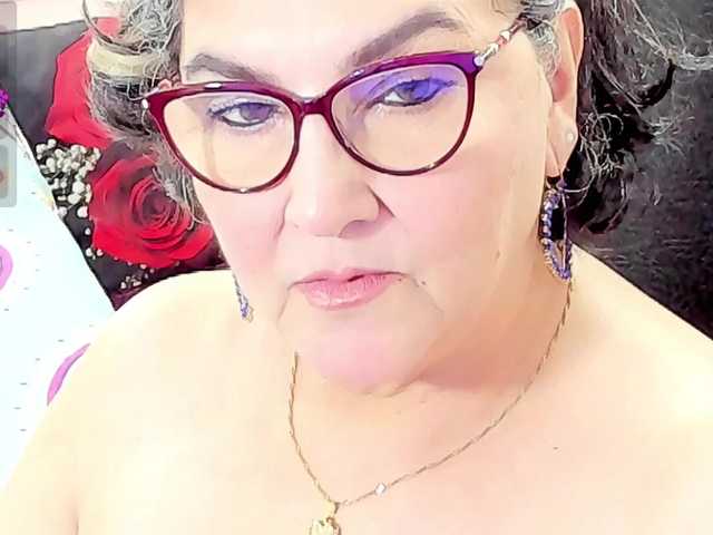 le modèle cataleya-mom est en webcam porno dans un show sur le site bongacams, il possède les tags suivants: Latino/Hispanic,Blonde,Hairy