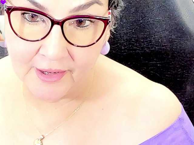 cataleya-mom live cam on BongaCams