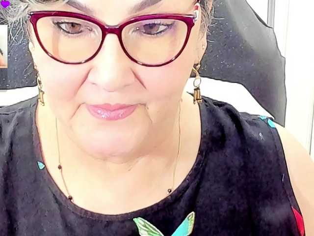 cataleya-mom live cam on BongaCams
