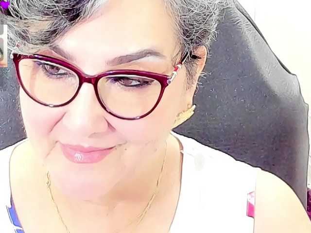 cataleya-mom live cam on BongaCams