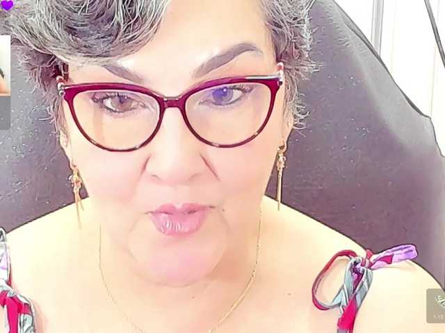 cataleya-mom live cam on BongaCams