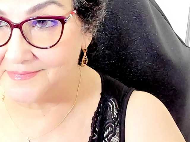cataleya-mom live cam on BongaCams