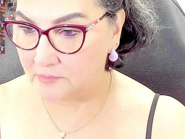 cataleya-mom live cam on BongaCams