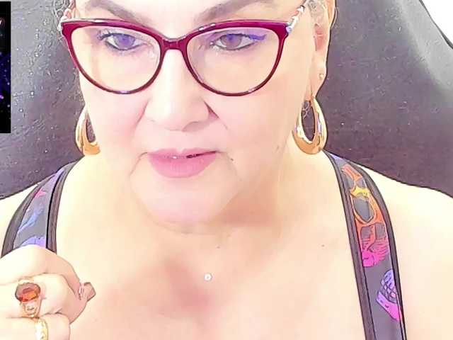 cataleya-mom live cam on UnifiedCams